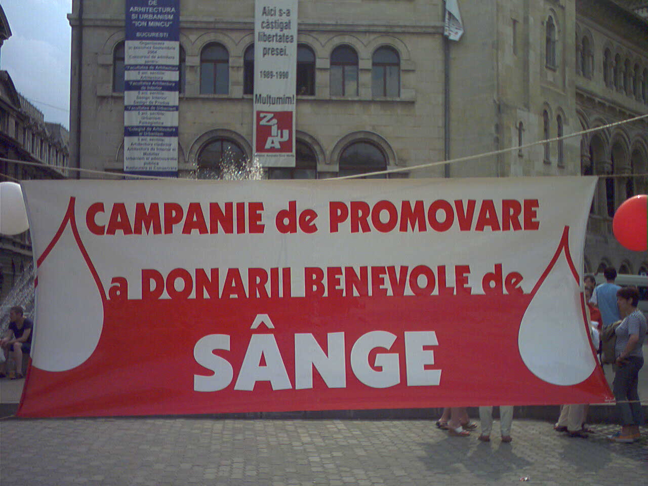 Véradók világnapja 2004 Egyetem tér Banner